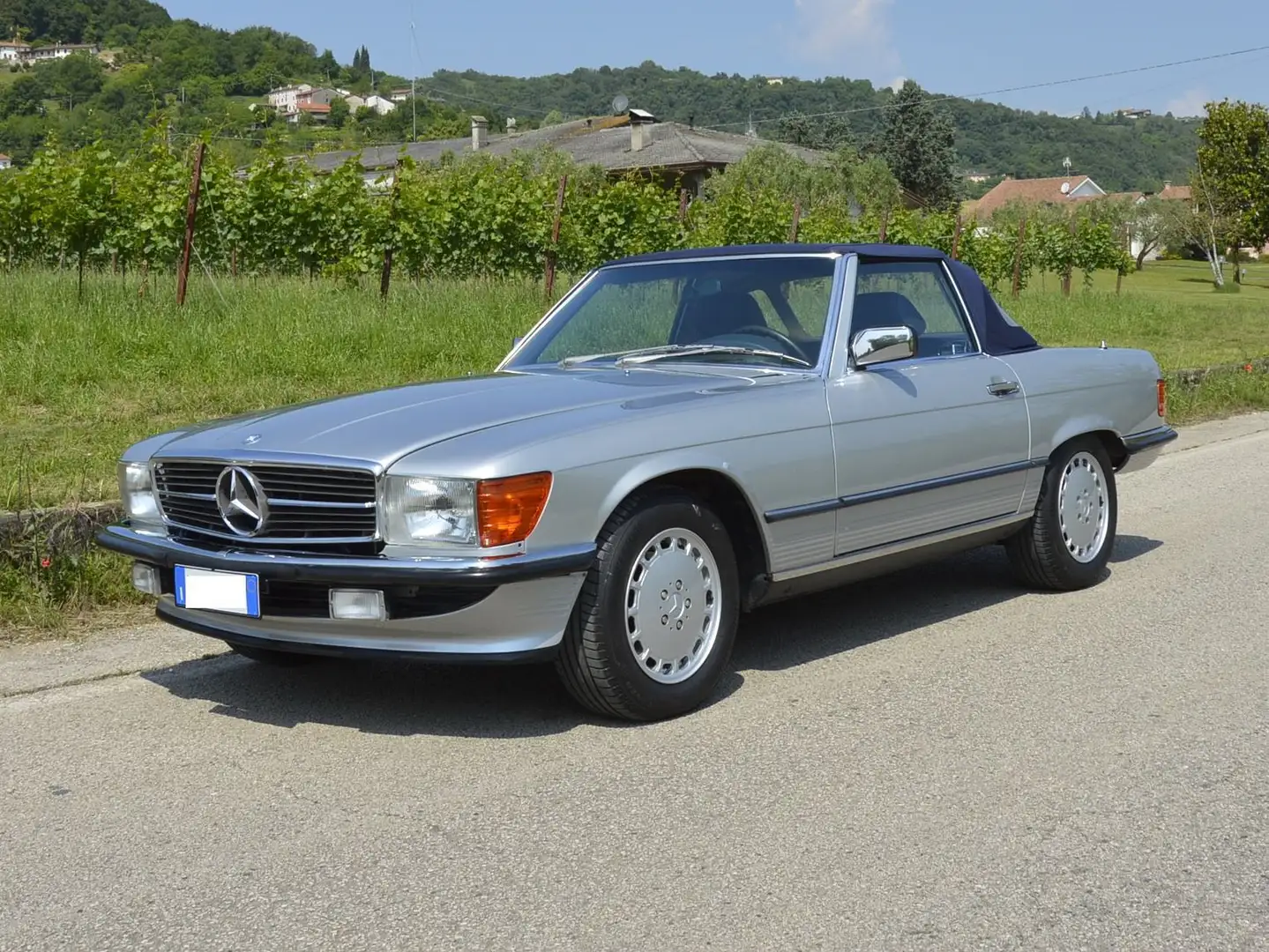 Mercedes-Benz SL 560 **R 107 ARGENTO / BLU** Argento - 1