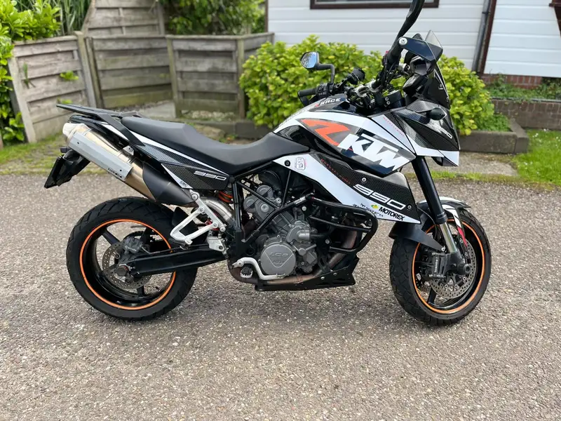 KTM 990 SUPERMOTO