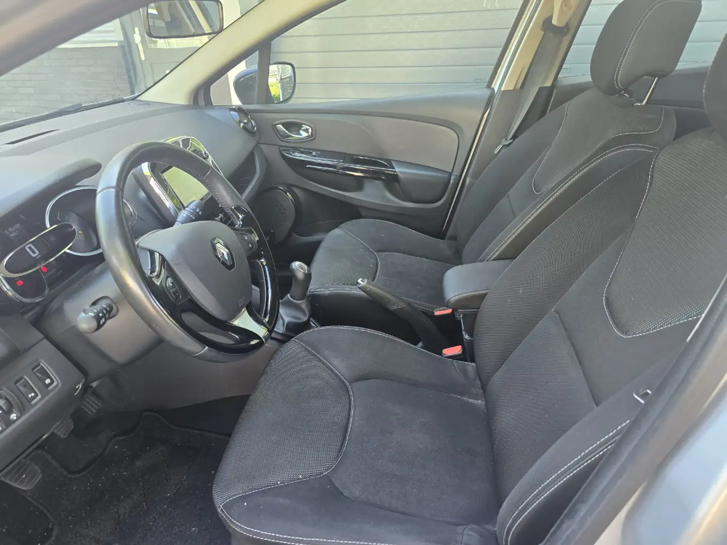 Renault Clio 1.5 dci eco expression Grijs - 2