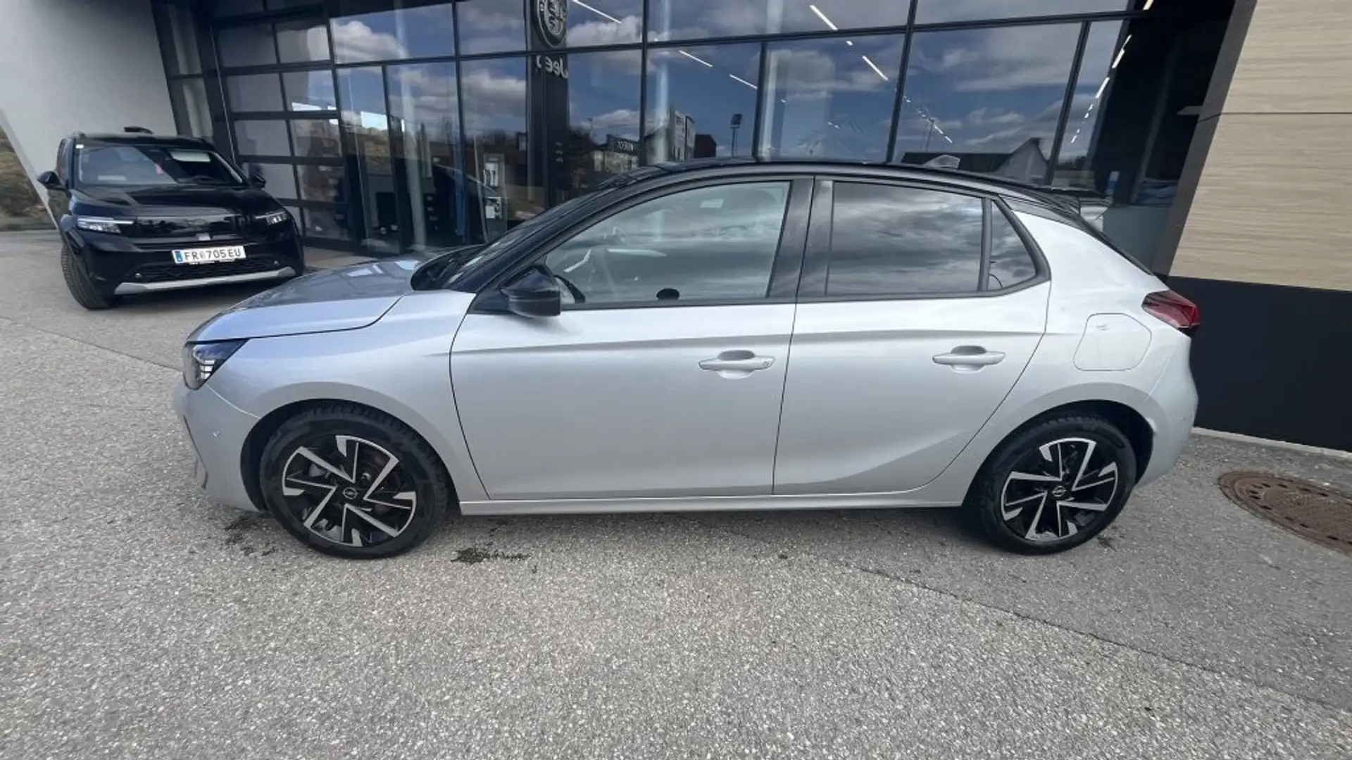 Opel Corsa 1,2 Direct Injection Turbo Euro 6.4  GS Aut. Grau - 2