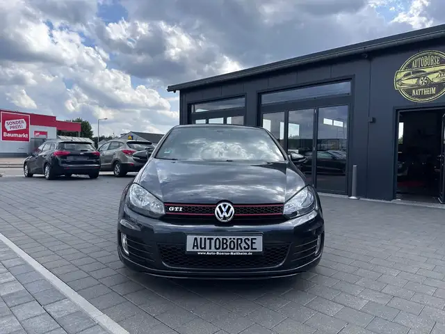 Volkswagen Golf view 3