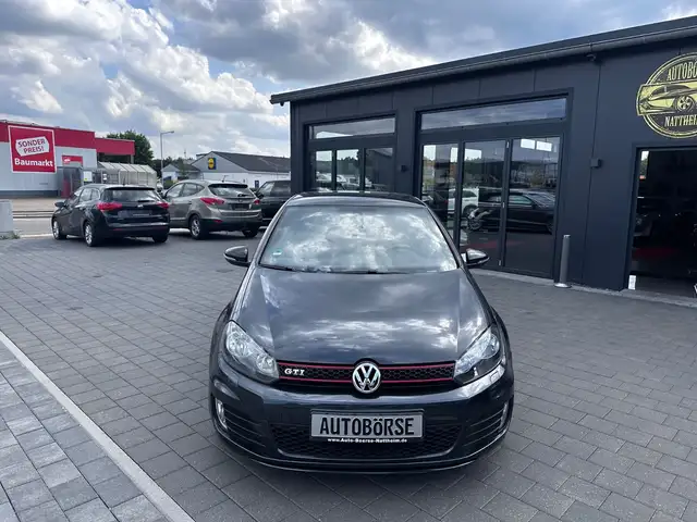 Volkswagen Golf view 4