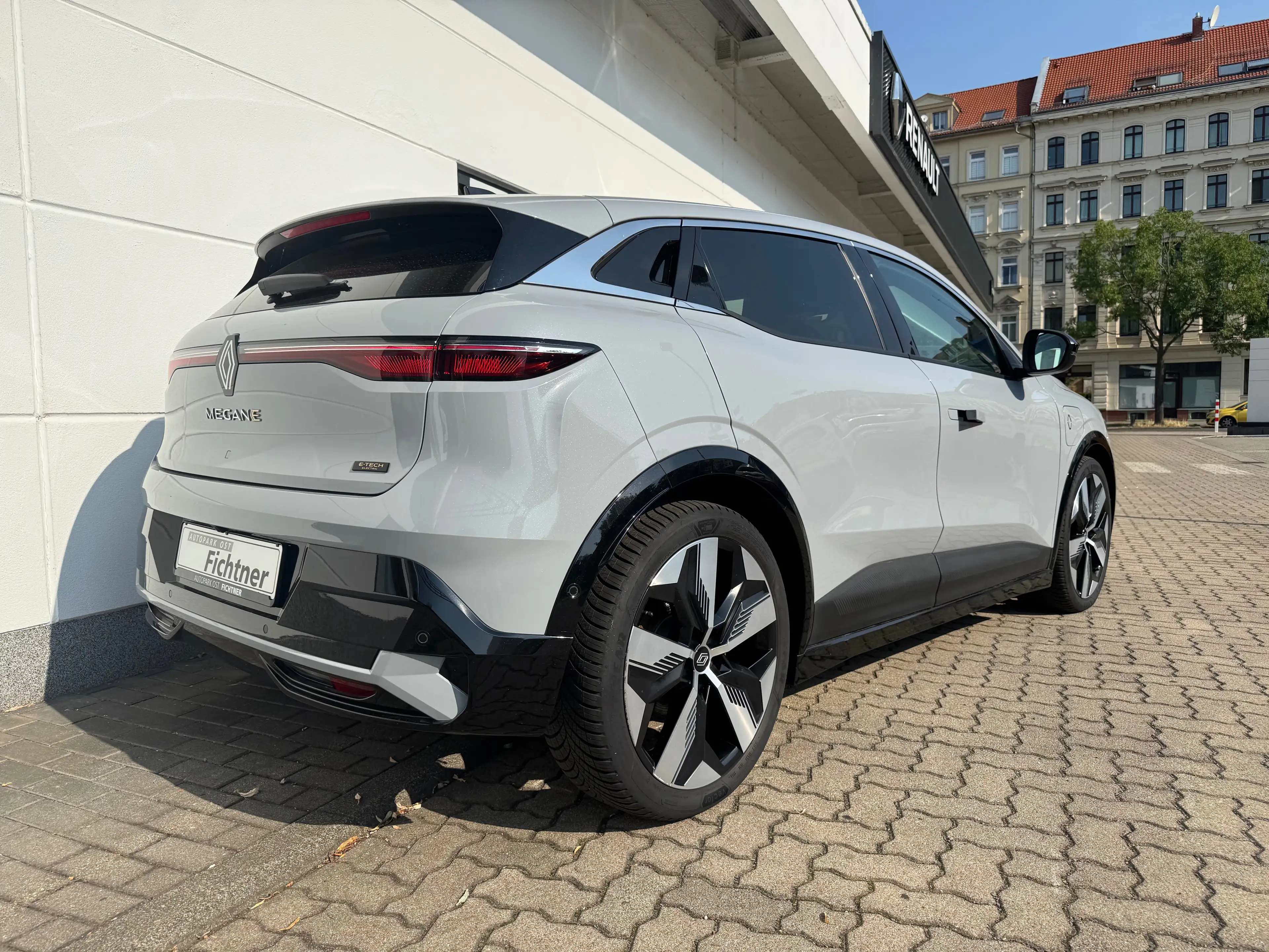 Renault Megane Techno Comfort Range 220 60 kw/H 130 kW CCS — photo 3