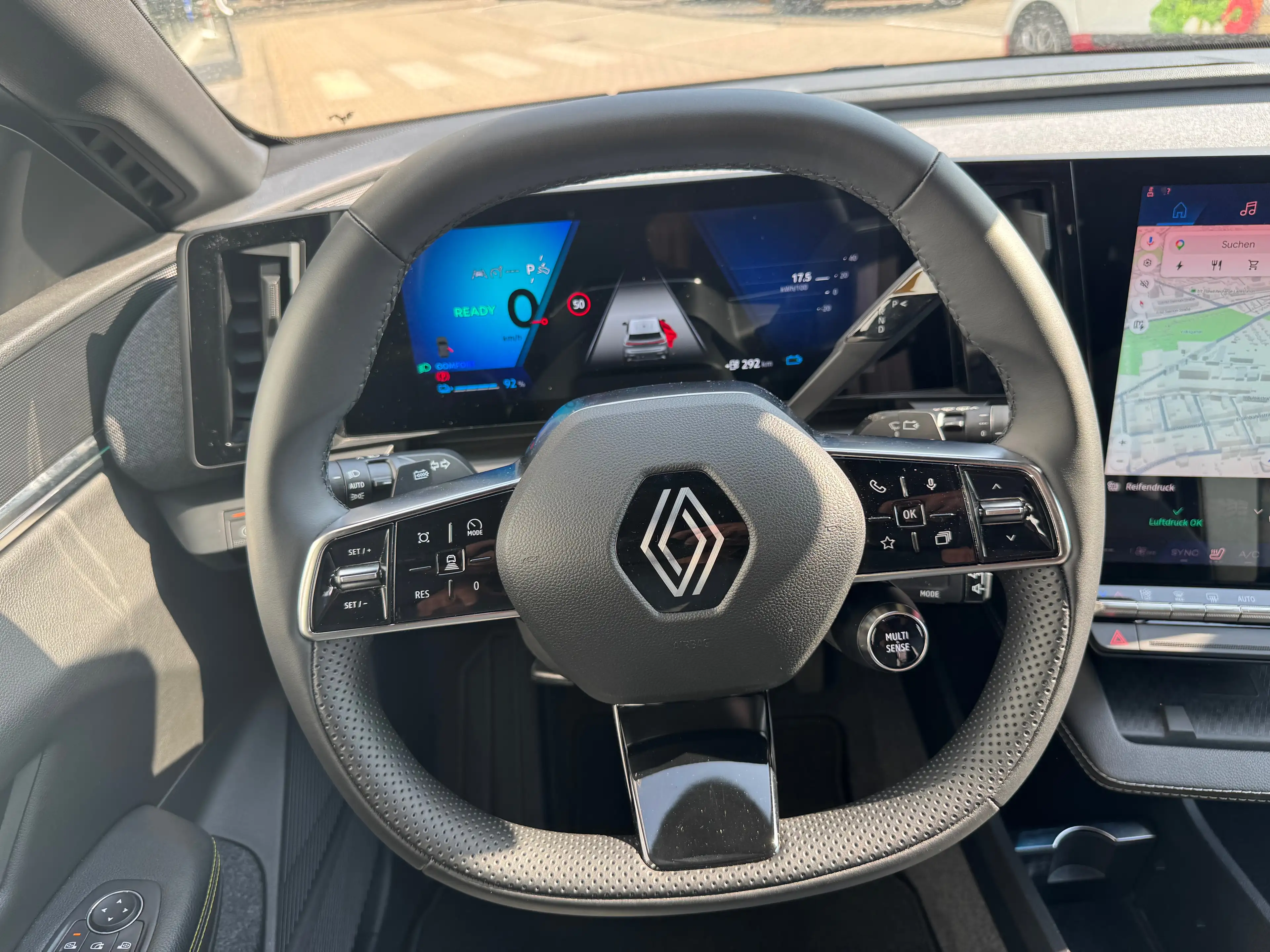 Renault Megane Techno Comfort Range 220 60 kw/H 130 kW CCS — photo 8