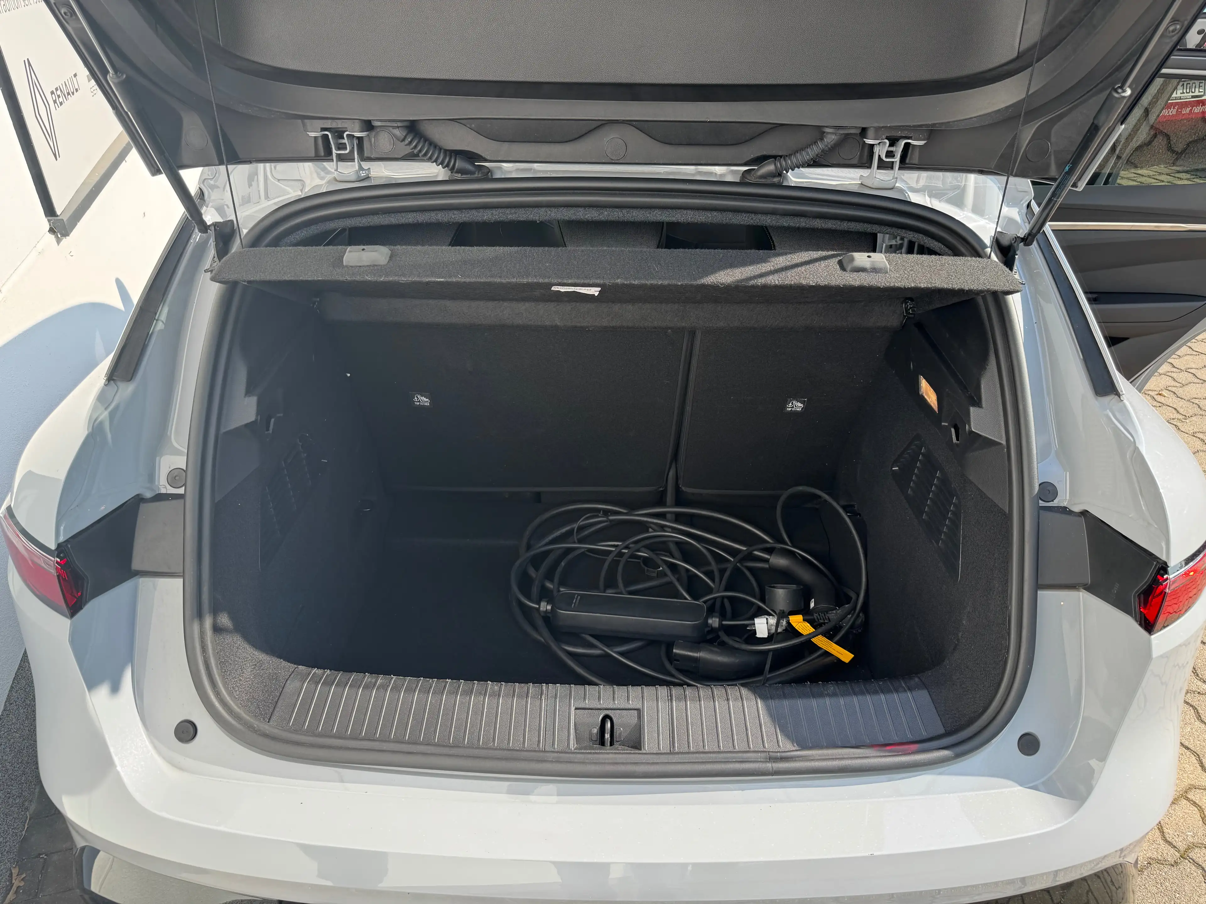 Renault Megane Techno Comfort Range 220 60 kw/H 130 kW CCS — photo 12