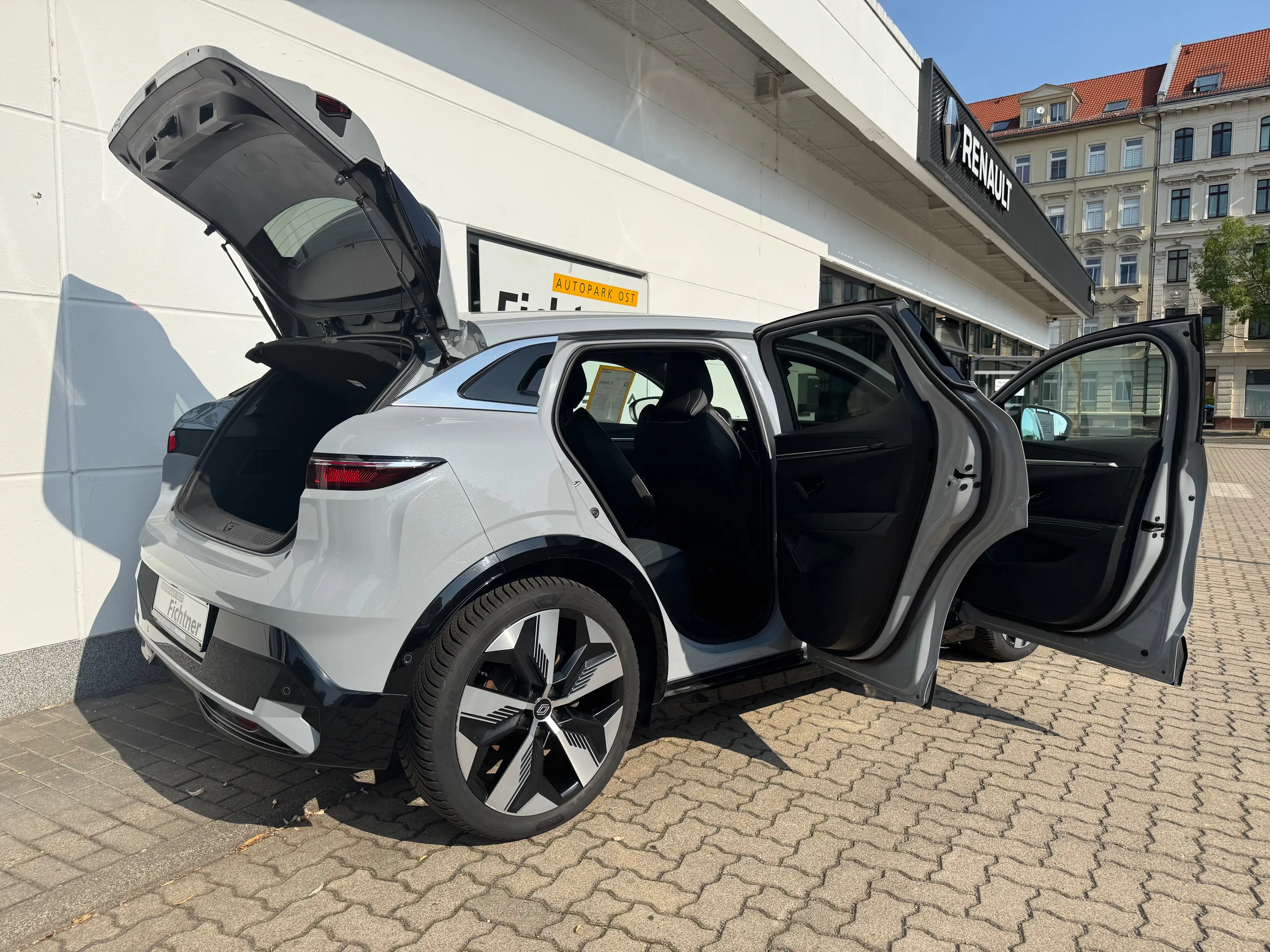 Renault Megane Techno Comfort Range 220 60 kw/H 130 kW CCS — photo 4