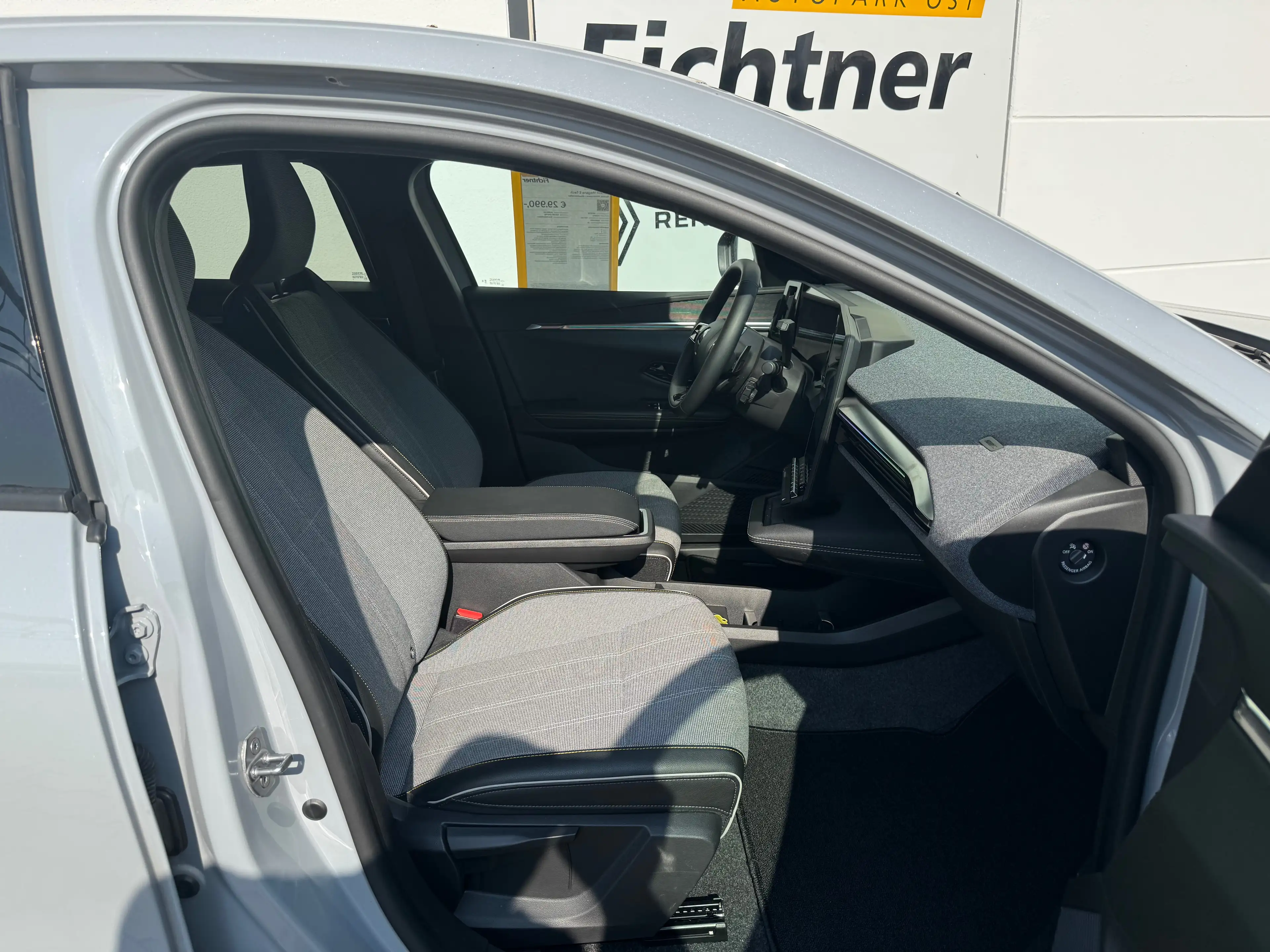 Renault Megane Techno Comfort Range 220 60 kw/H 130 kW CCS — photo 5