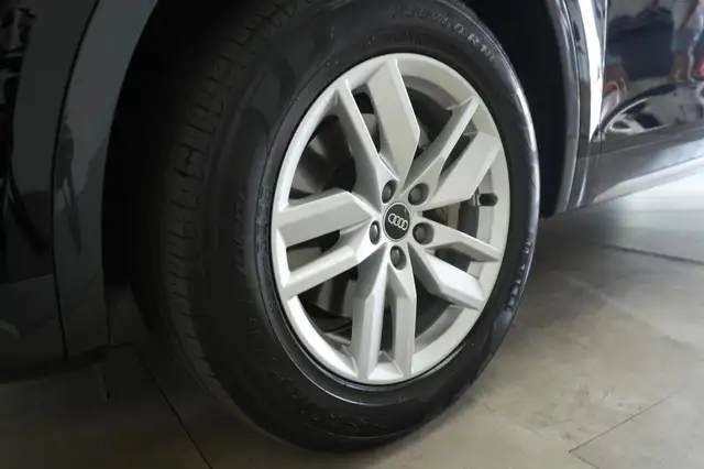 Audi Q5 view 13