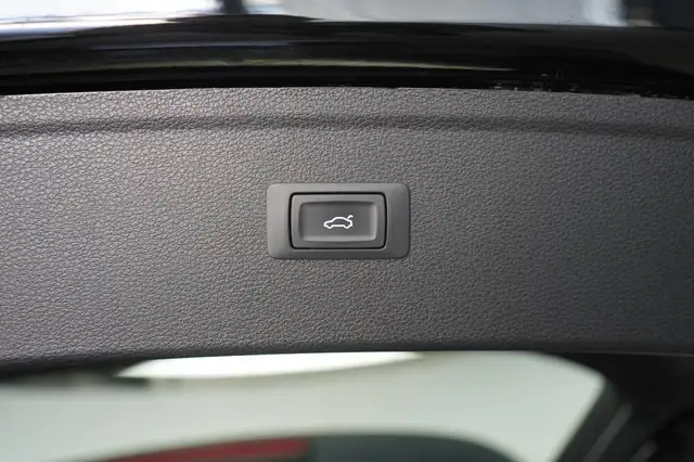 Audi Q5 view 9