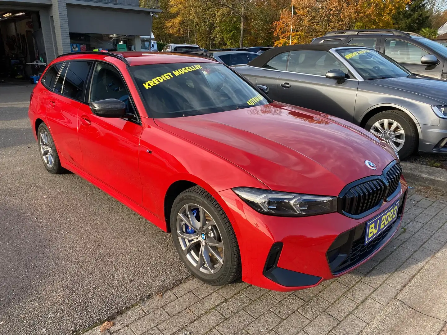BMW 330 330e Touring xDrive Aut. M Sport EINDEJAARAKTIE-5% Rood - 1