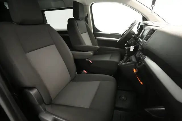 Opel Vivaro view 11