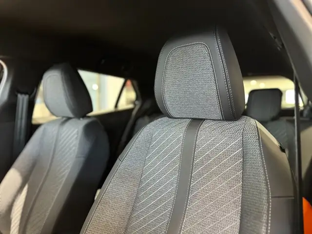Peugeot 2008 view 5