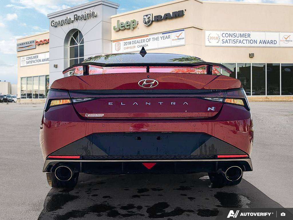 2022 Hyundai Elantra Manual | Heated Seats | Back-Up Camera | — снимка 1