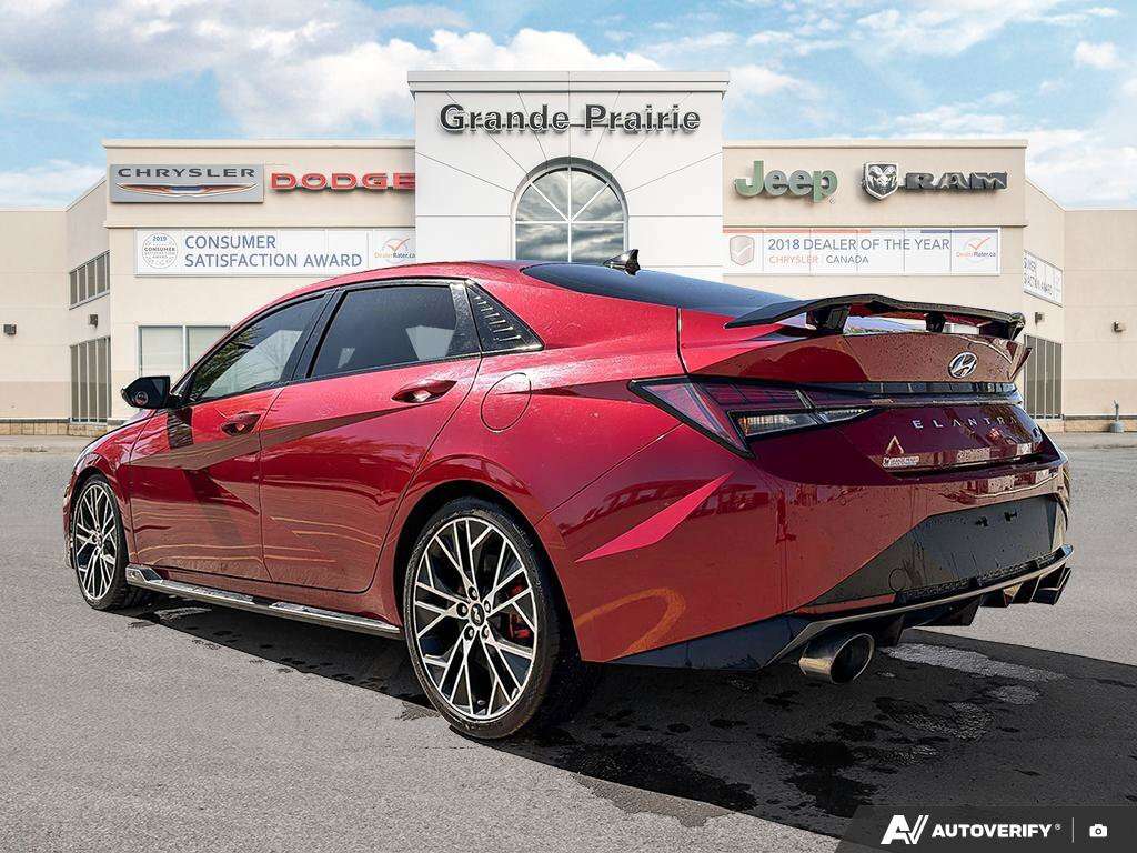 2022 Hyundai Elantra Manual | Heated Seats | Back-Up Camera | — снимка 1