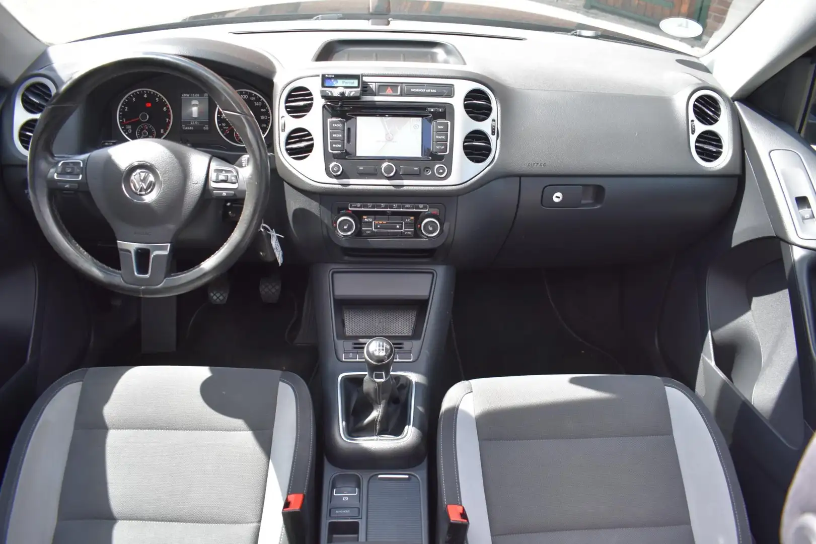 Volkswagen Tiguan 1.4 TSI Edition '14 Xenon Pano Clima Cruise Inruil Zwart - 2