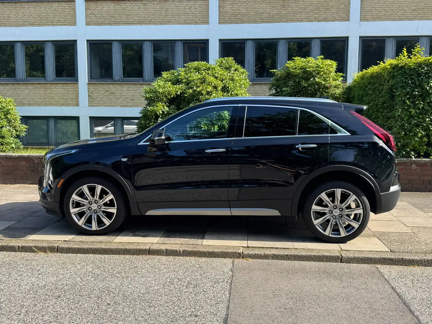 Cadillac XT4 XT4 350T AWD Premium Luxury Schwarz - 2