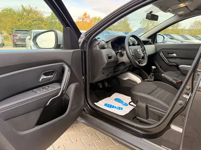 Dacia Duster view 8