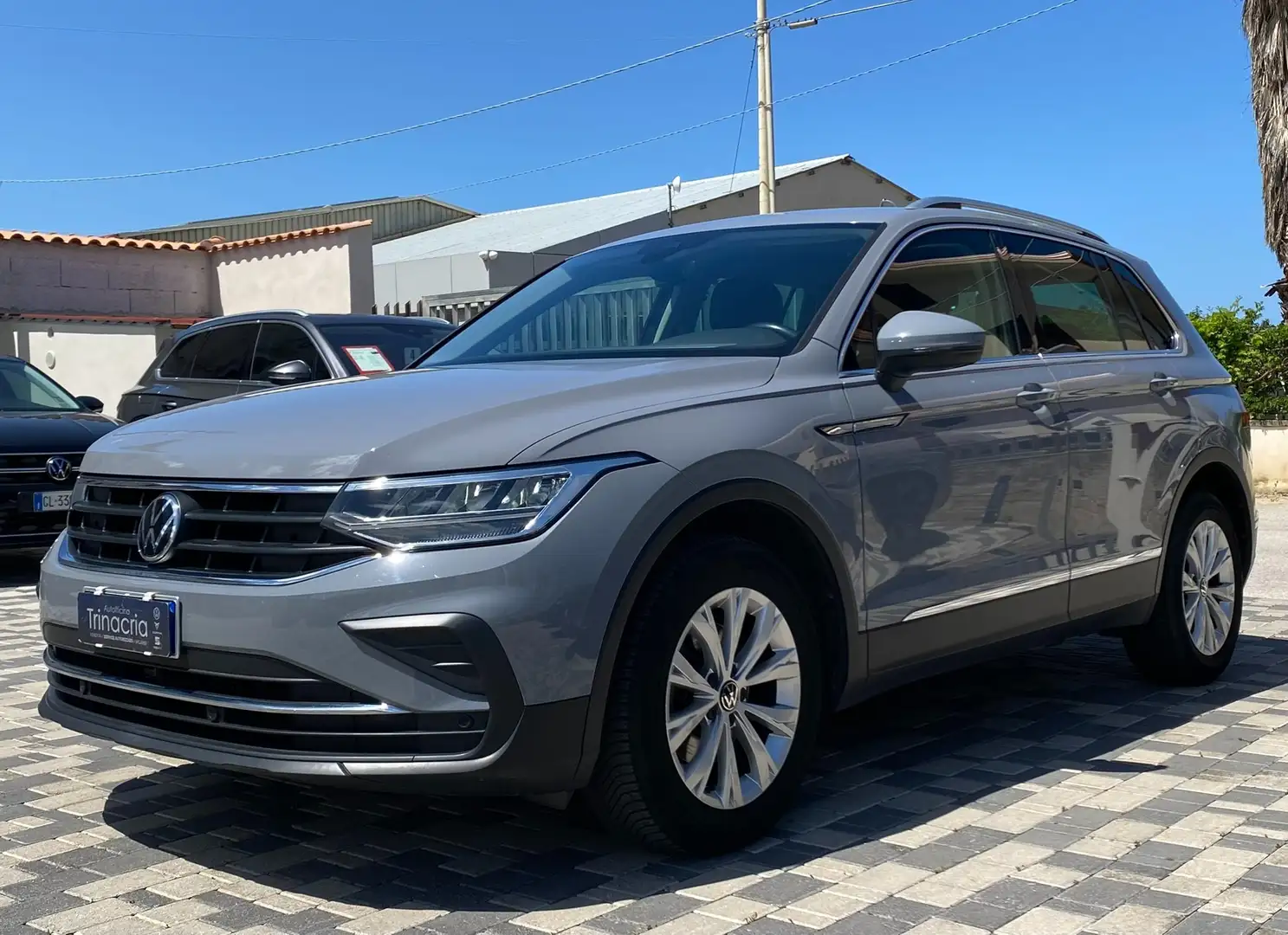 Volkswagen Tiguan Life 2.0 TDI 150CV DSG Grigio - 1