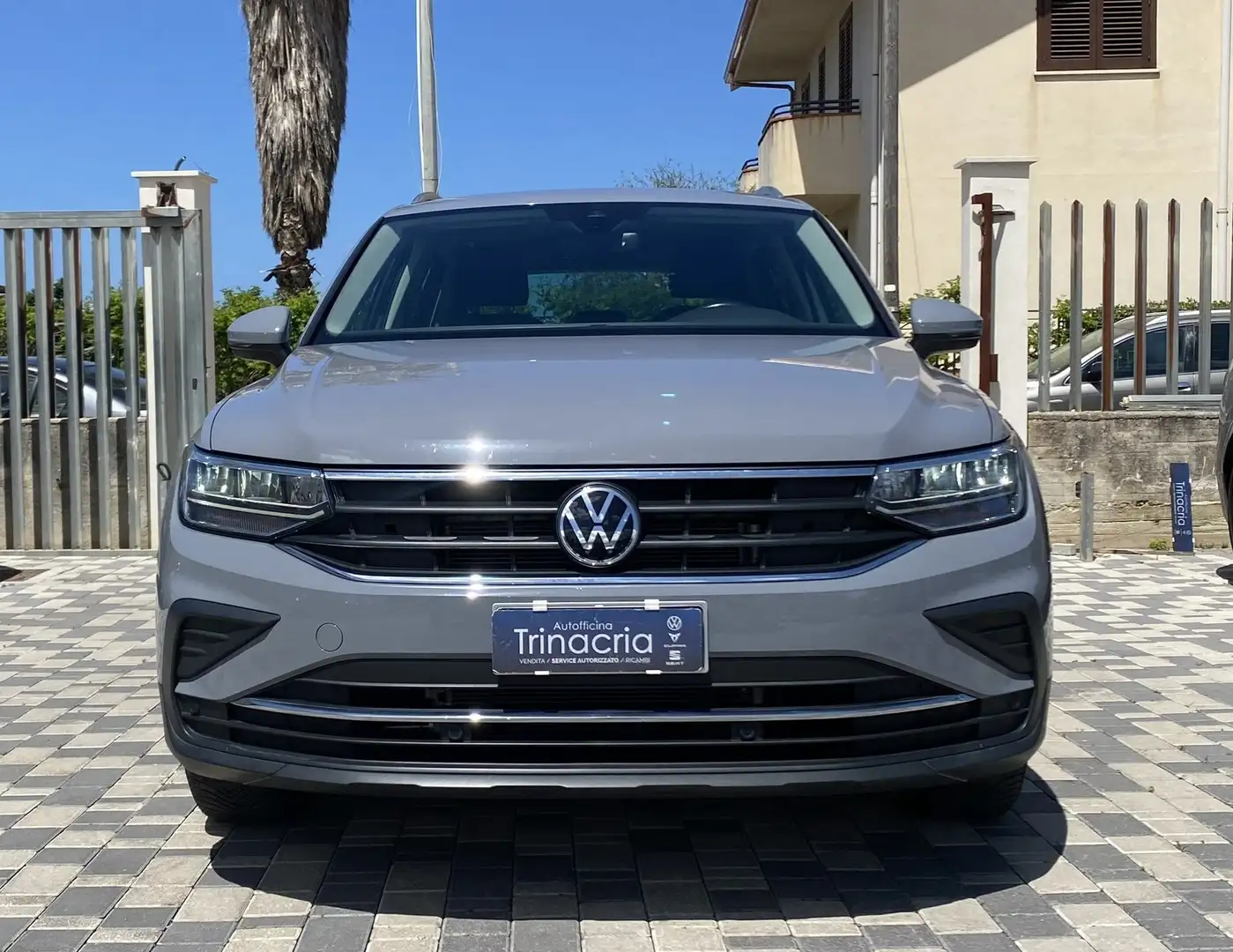 Volkswagen Tiguan Life 2.0 TDI 150CV DSG Grigio - 2