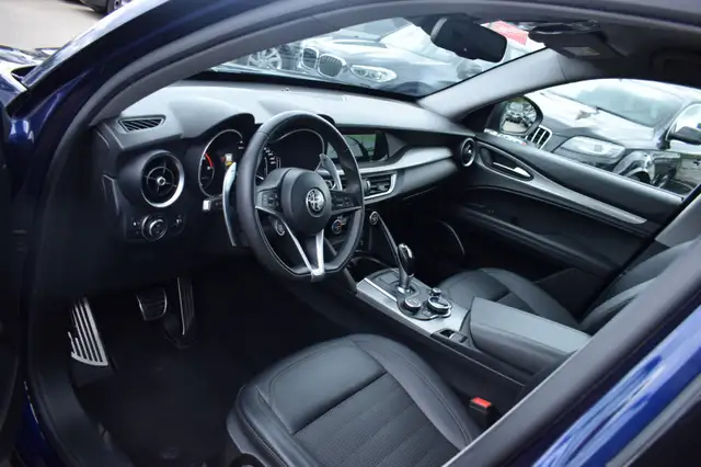 Alfa Romeo Stelvio view 14