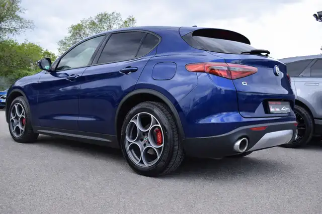 Alfa Romeo Stelvio view 4