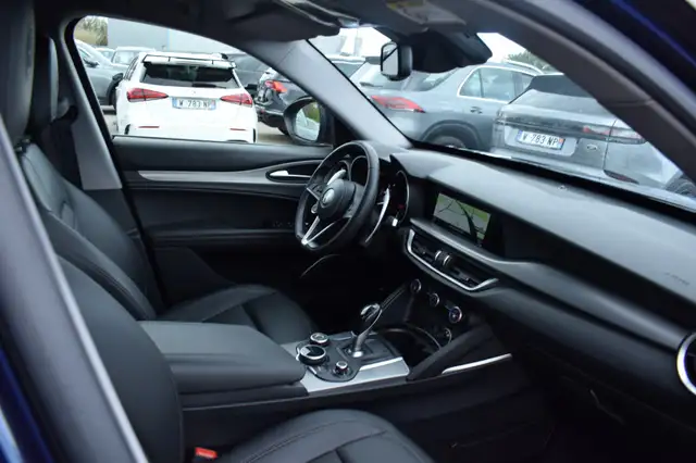 Alfa Romeo Stelvio view 9