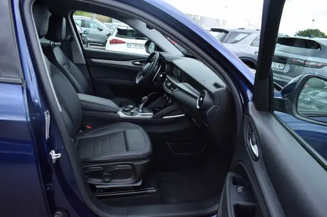 Alfa Romeo Stelvio view 10
