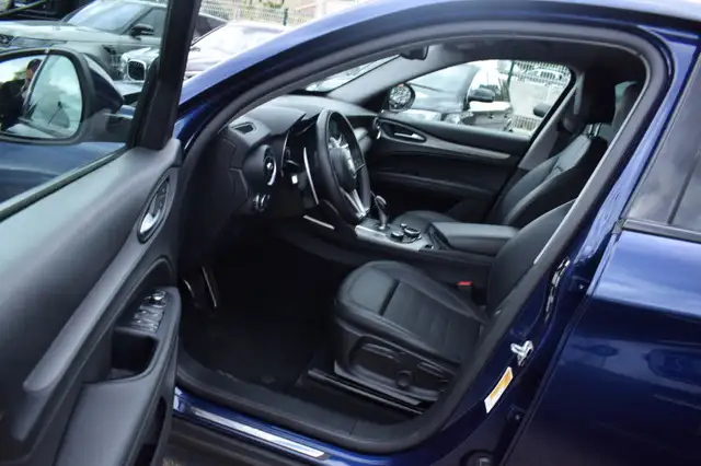 Alfa Romeo Stelvio view 8