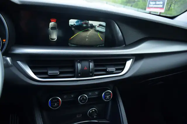 Alfa Romeo Stelvio view 7