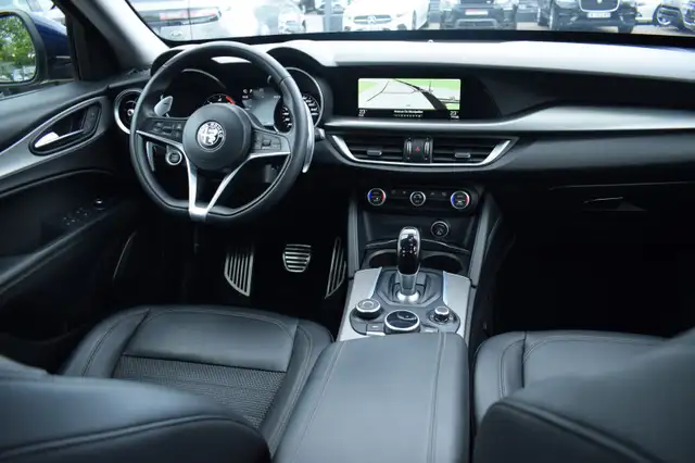 Alfa Romeo Stelvio view 3