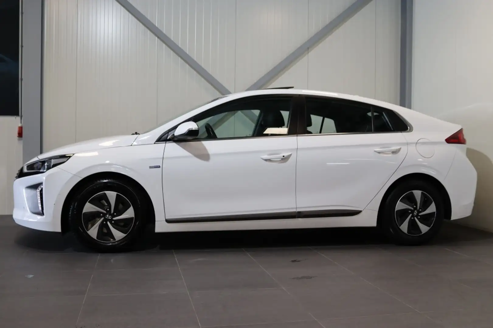 Hyundai IONIQ 1.6 GDi First Edit. Cam|Carplay|Navi|Pdc|Schuifdak Alb - 2