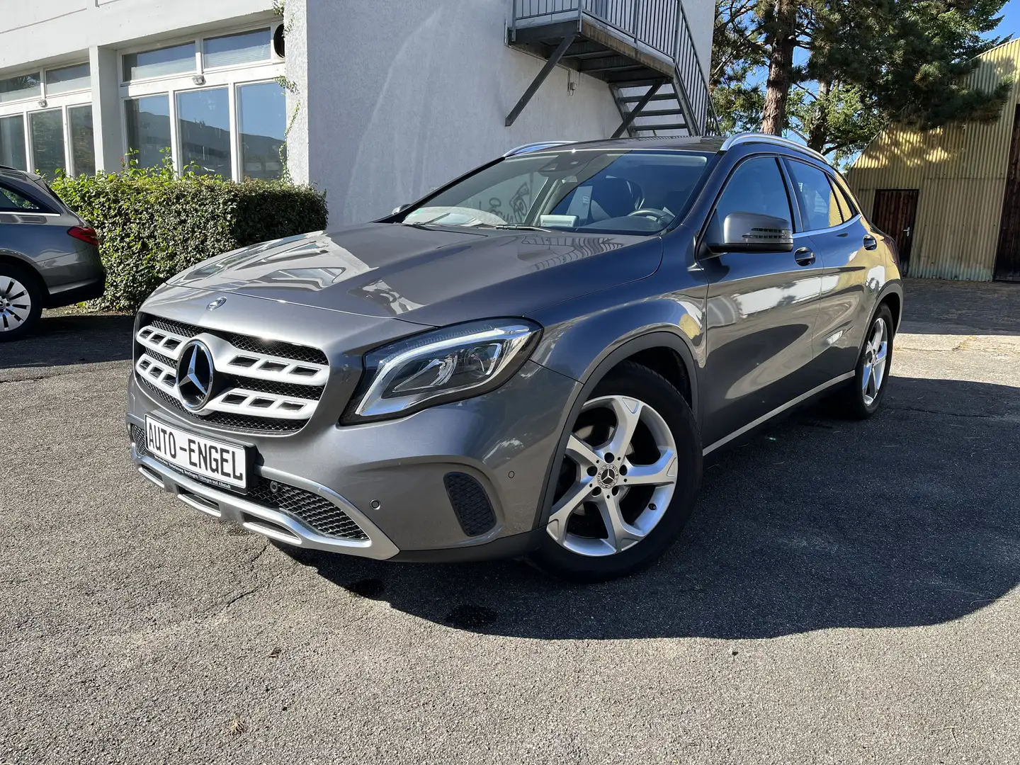 Mercedes-Benz GLA 180 GLA 180*Urban*Navi*Tele*LED*PDC*RüKa*MB Scheckh Gris - 1