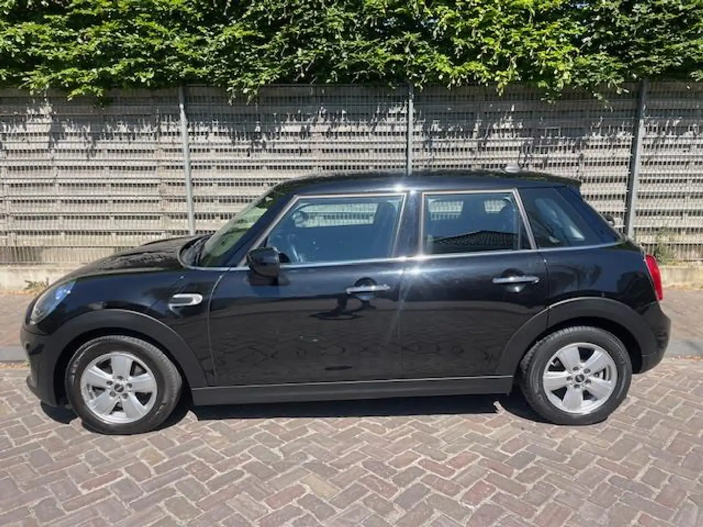 MINI Cooper Mini 1.5 136pk 5-deurs *navi + clima + LM-velgen * Zwart - 2