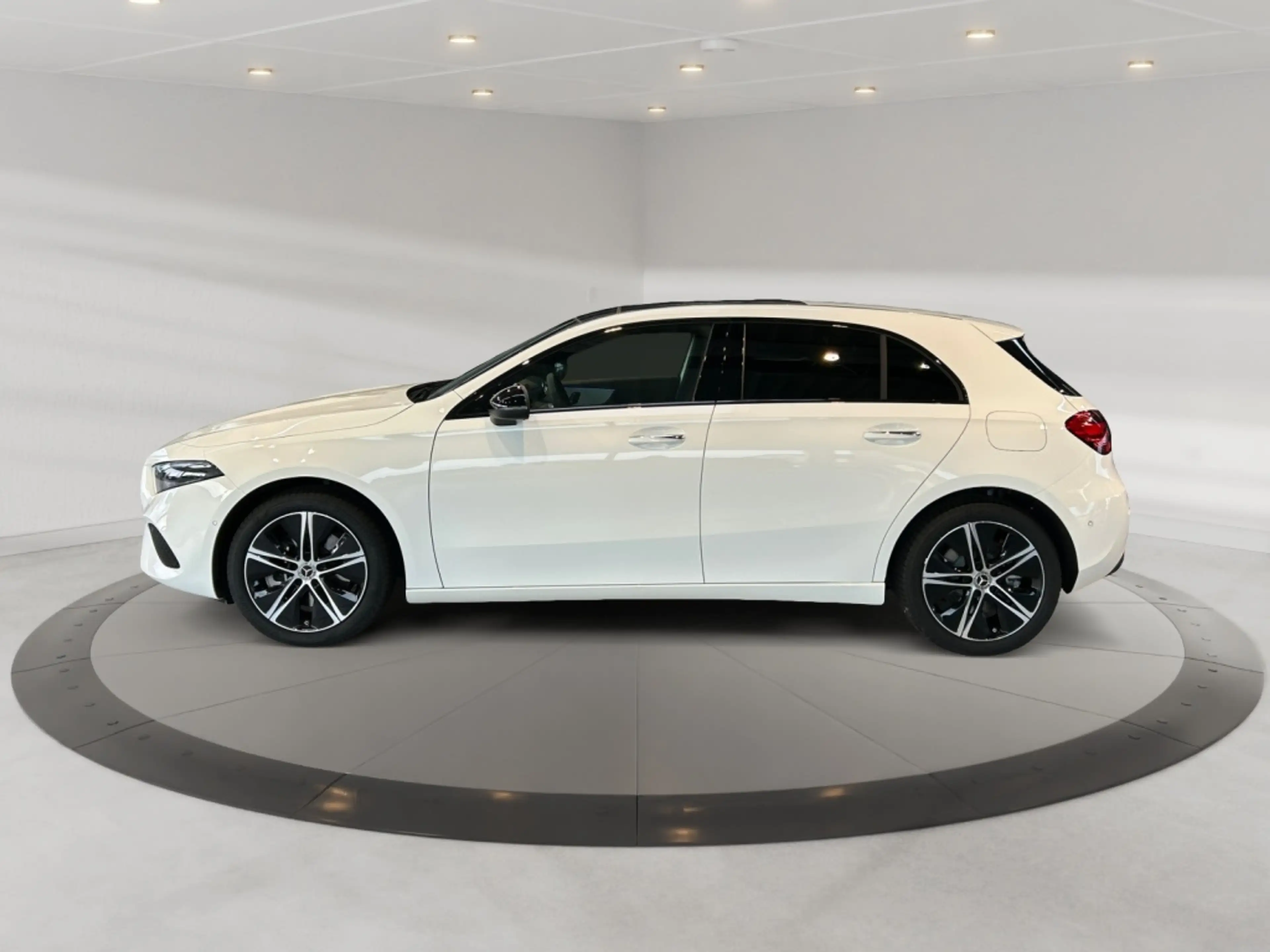 Mercedes-Benz A 250 e Progressive MBUX+Progressive+Night+Pano — photo 6