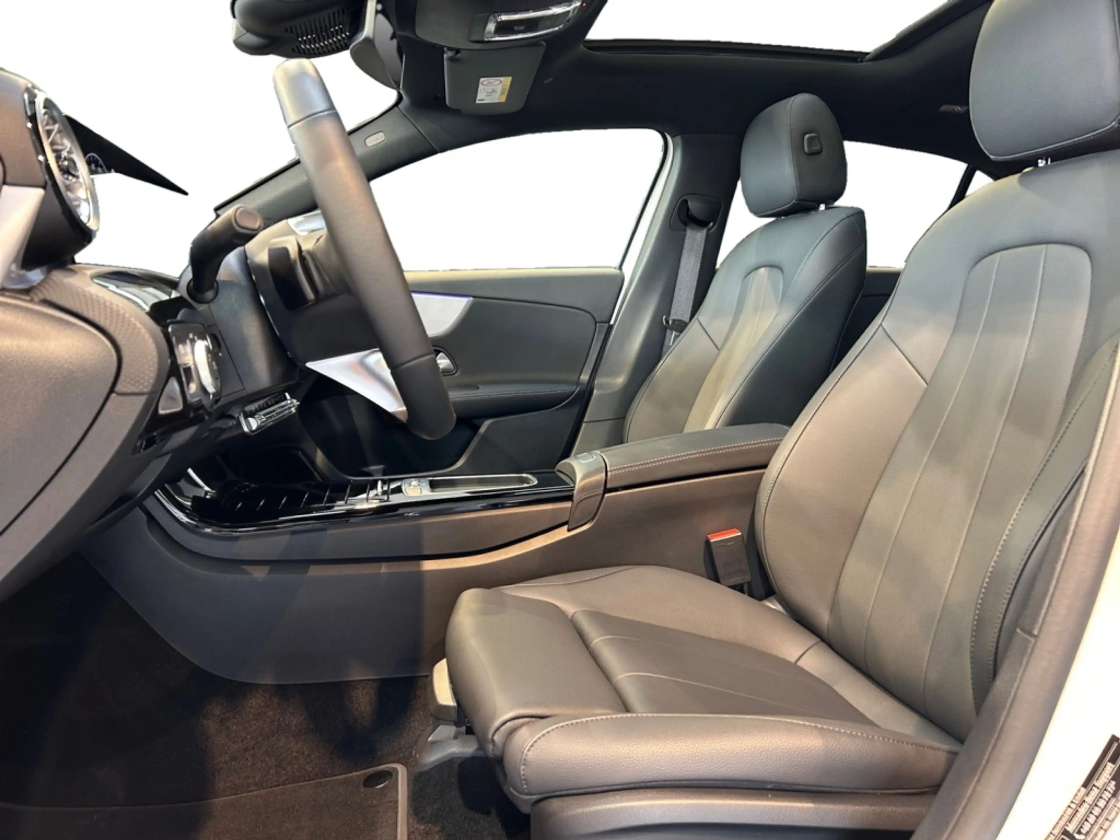 Mercedes-Benz A 250 e Progressive MBUX+Progressive+Night+Pano — photo 10
