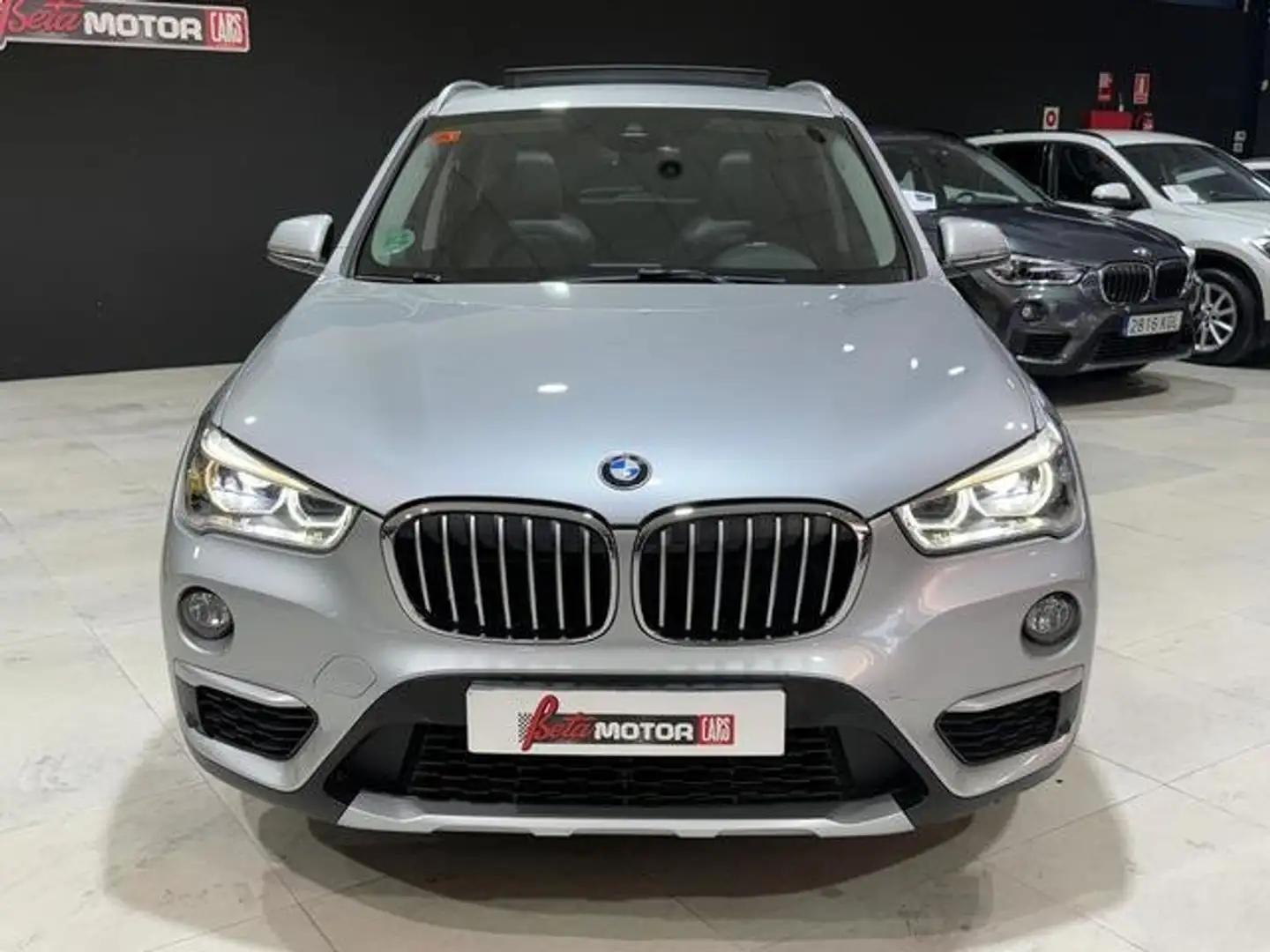 BMW X1 sDrive 18dA Gris - 2