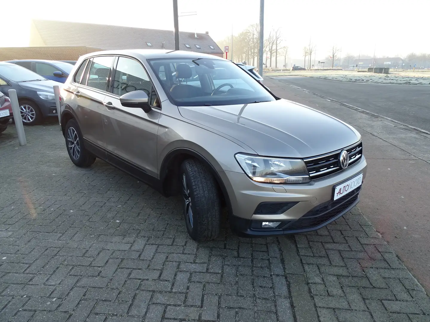 Volkswagen Tiguan 1.5 TSI ACT Trendline Gris - 2
