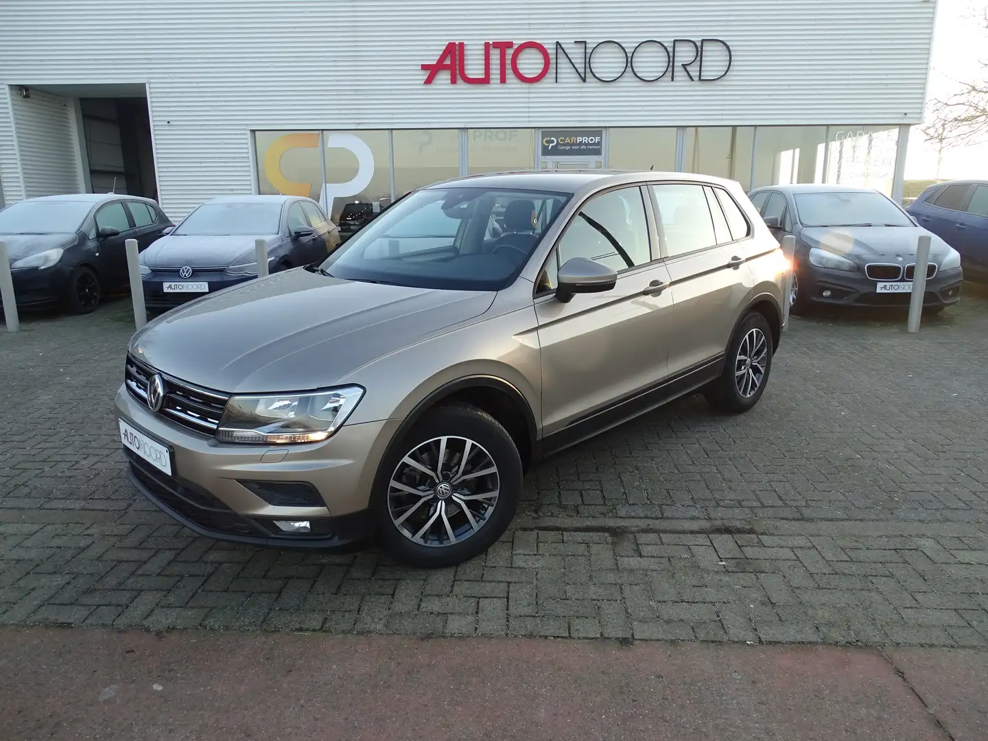 Volkswagen Tiguan 1.5 TSI ACT Trendline Gris - 1
