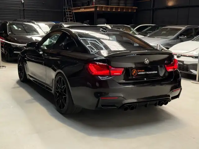 BMW M4 view 4