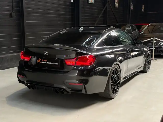 BMW M4 view 6