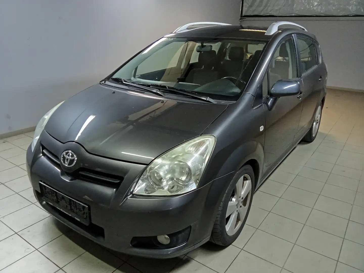 Toyota Corolla Verso 2.2 D-4D Gri - 1