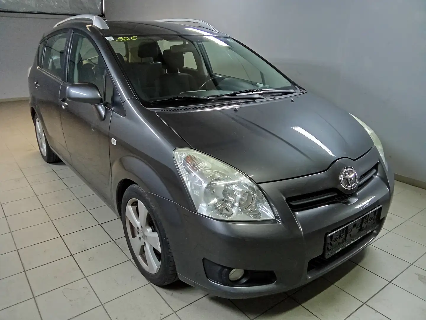 Toyota Corolla Verso 2.2 D-4D Gri - 2