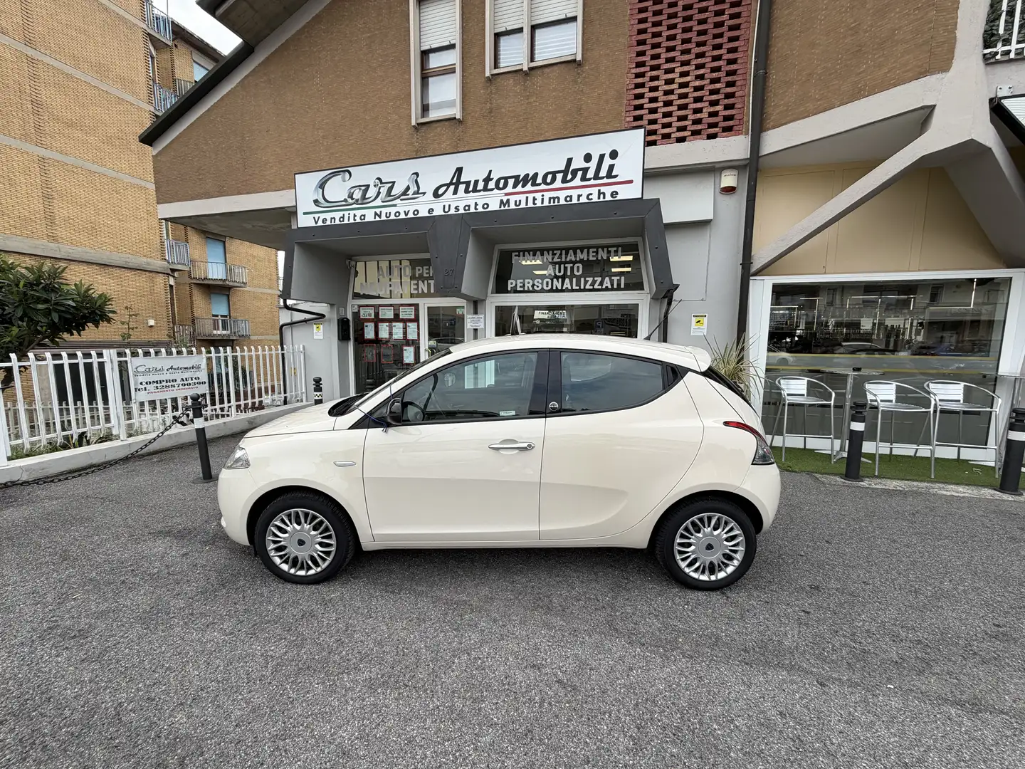 Lancia Ypsilon 1.2 Gold ecochic Gpl 69cv Beige - 2