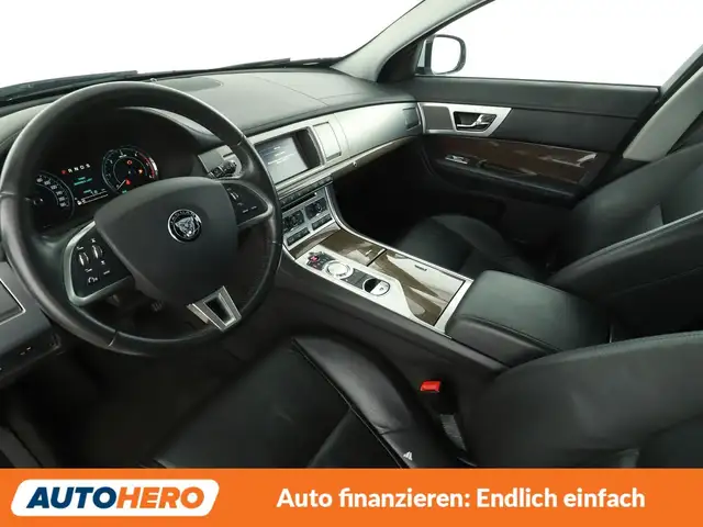 Jaguar XF view 11