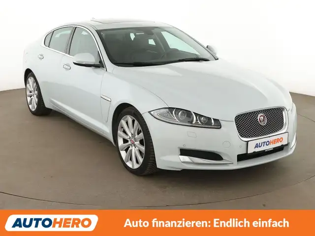 Jaguar XF view 8