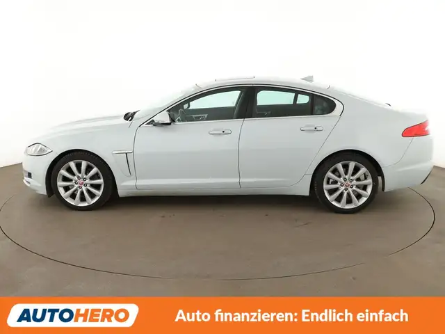 Jaguar XF view 3