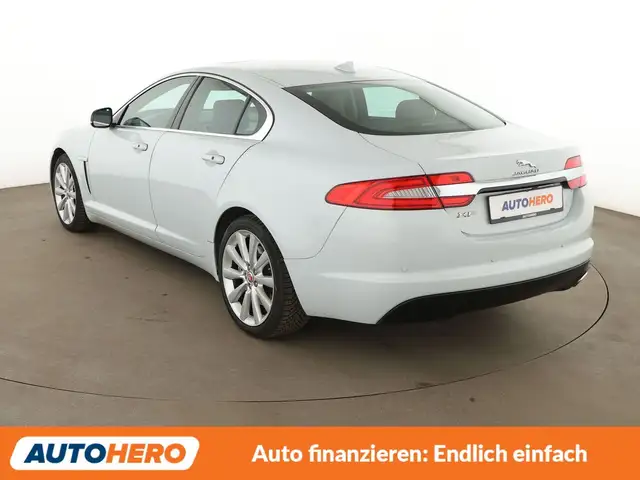 Jaguar XF view 4