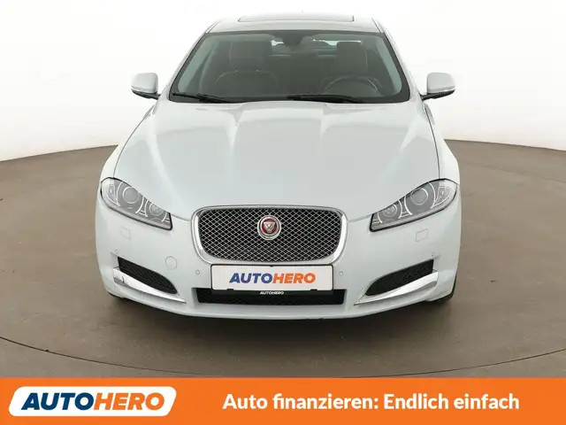 Jaguar XF view 9