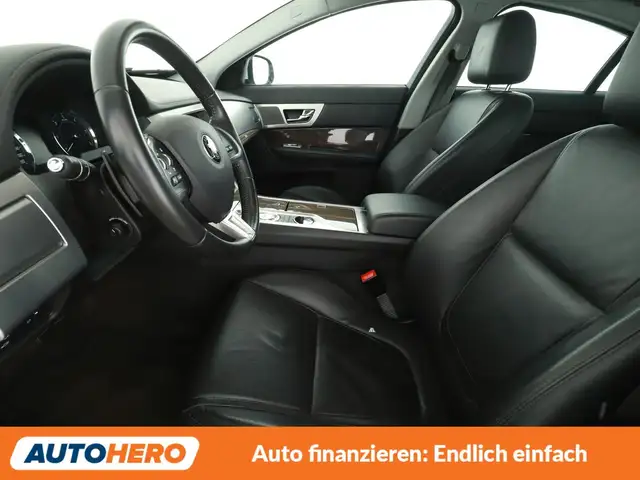 Jaguar XF view 10