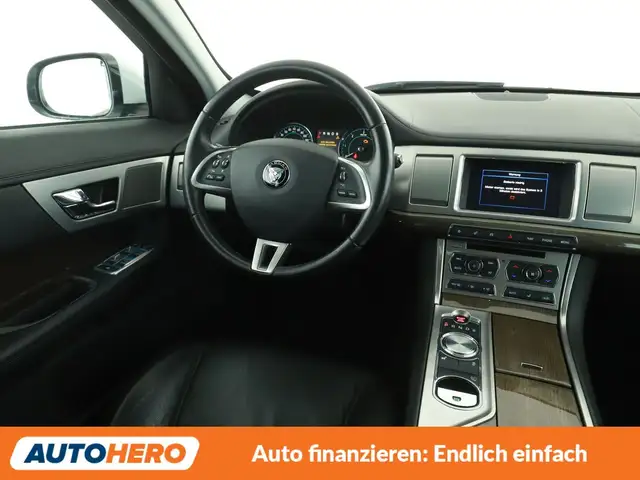 Jaguar XF view 13